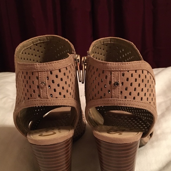 🔥🔥NWOT Sam Edelman Beige Zipper Ankle Boot 🌸 - Picture 3 of 6